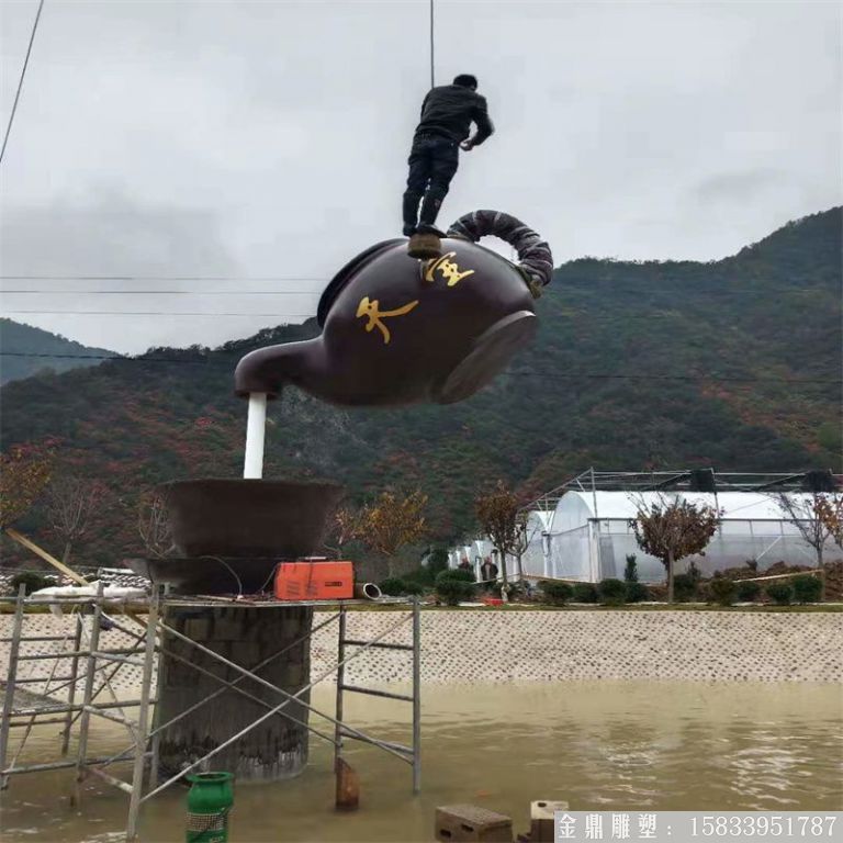 安徽玻璃鋼天壺雕塑案例，池塘水景流水壺11