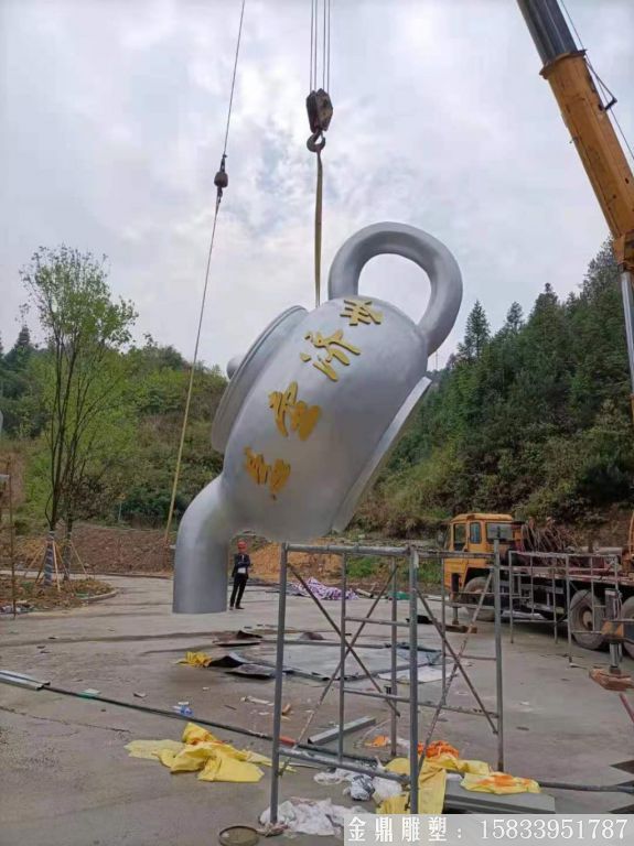 不銹鋼流水壺景觀(guān)雕塑廠(chǎng)家定制